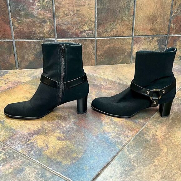 Stuart Weitzman Gore-Tex Black Pointed Toe Ankle Boots 6 M - Picture 6 of 12